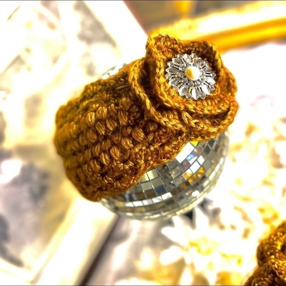 𝅺GOLDEN CROCHETED EAR WARMER WITH FLOWER AND BROOCH EMBELLISHMENTS - Picture 2 of 3